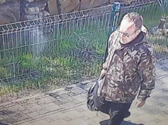 В Анапе мужчина обокрал сотрудника аттракциона и потратил деньги