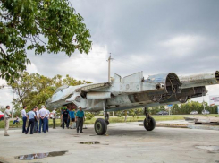 В Анапе в парк военной техники привезли первый экспонат - самолёт