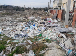 Вместо детского сада: в Анапе в районе Ореховой рощи образовалась свалка