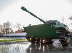 В Анапу везут два танка и вертолёт 