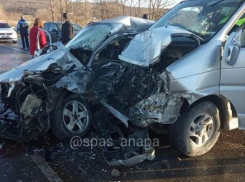 Сегодня, 4 января, под Анапой смертельное ДТП: погиб водитель «Мерседеса»  
