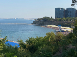 «Не протолкнуться»: на пляжах Анапы все также многолюдно