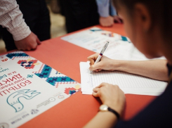 Депутаты Анапы писали «Большой этнографический диктант» вместе со студентами и школьниками 