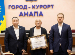 Мастерам анапского Арт-сообщества вручили почётные грамоты