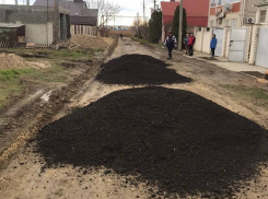 В станице Благовещенской ремонтируют дорогу