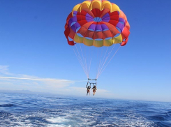 В Анапе запретили катать отдыхающих на опасном парашюте