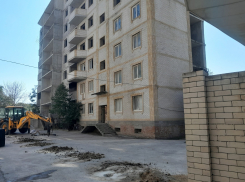 В Анапе начался снос проблемного дома на Парковой – компенсация нашла не всех дольщиков
