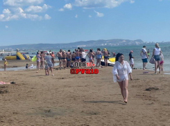 На пляже в Анапе гидроцикл вылетел на пляж и сбил 10-летнего ребенка