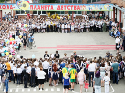 Сегодня в школах Анапы проводятся последние звонки