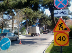 Из-за ремонта дороги в Анапе затруднено движение по улице Самбурова 