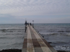 Фотопрогулка: пляж и море в Анапе в последний зимний день