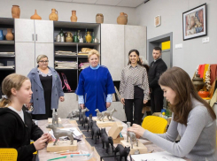 Мэр Анапы оценила обновление художественной школы города