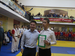 Анапчанин Олег Чен стал почётным гостем соревнований по самбо в спортклубе «Рай»