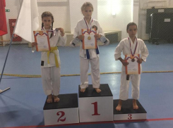 Анапские каратисты привезли из Темрюка 19 медалей