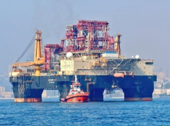 В Черное море прибыла буровая установка для поиска нефти 