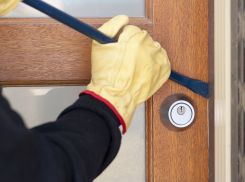 52-летний анапчанин украл из чужого дома 700 000 рублей