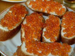 Анапчанам рассказали о пользе и вреде красной икры