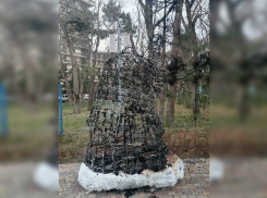 В сквере Гудовича в Анапе сгорела фигура кота, а на Спортивной плохо восстановили дорогу