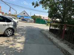 В Витязево у пятиэтажки на улице Горького отремонтировали дорогу