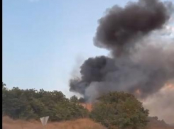 Пожар разгорелся на производственной базе рядом с Сукко под Анапой