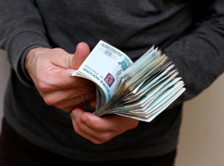С анапчанки потребовали деньги для изготовления справки о несудимости