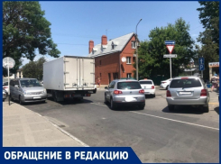 На улице Краснозелёных анапчанам предлагают перелетать дорогу