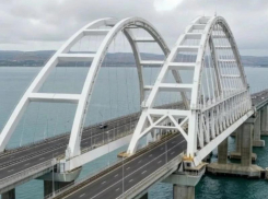 На Крымском мосту ужесточили правила провоза топлива: только в спецканистрах и не более 200 литров