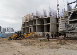 Строительные работы начались в "проблемном" доме на улице Парковой, 79 в Анапе