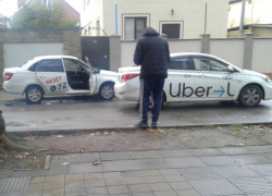 В Анапе на улице Горького два таксиста попали в ДТП