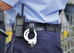 В Анапе пьяный уголовник выстрелил в полицейского и ударил его ножом