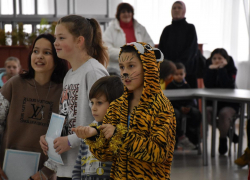 Детям из Херсонской и Запорожской областей устроили в Анапе новогодний праздник
