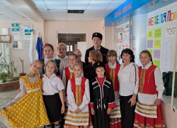 Более 34 тысяч рублей собрали на ярмарке "Своих не бросаем" в школе под Анапой