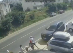 В Сукко под Анапой водитель кроссовера вылетел на тротуар и сбил шесть человек