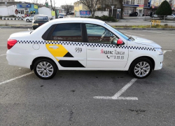 Услуги такси в Анапе хотят сделать дешевле – перевозчики судятся с «Яндексом»