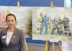 Сотрудник МЧС в Анапе Ирина Агальцова пишет картины о борьбе с огнём