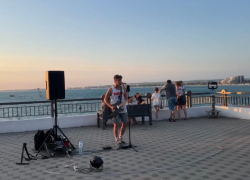 «Теперь официально»: в Анапе создали сообщество уличных музыкантов