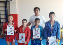 Анапские самбисты завоевали шесть медалей на турнире в Тамани