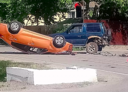 В Анапе подожгли банкомат, а на дачной дороге перевернулся Kia