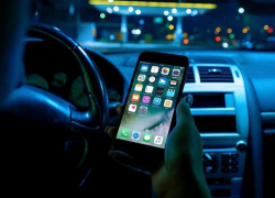 Суровые маршрутчики Анапы не звонят по телефону в дороге, а переписываются в WhatsApp'е