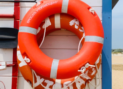 В Анапе запретили купаться в море с матрасами и кругами