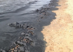 Экологическая катастрофа: до Анапы могут дойти нефтепродукты с затонувшего сухогруза