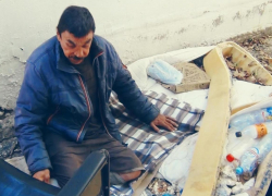  В Анапе на улице нищенствует охранник из Волгограда, которому прострелили ноги