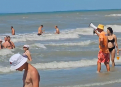 Бесстрашные отдыхающие: в Анапе каждый шторм одно и тоже