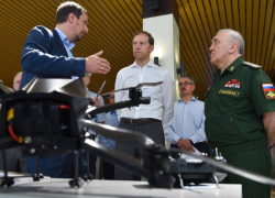 Денис Мантуров и Руслан Цаликов ознакомились с научными разработками технополиса «ЭРА» в Анапе