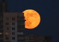 Прошедшей ночью анапчане могли наблюдать суперлуние