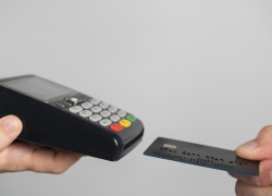 Анапчанин с помощью чужой банковской карты купил товаров на 10 тысяч рублей