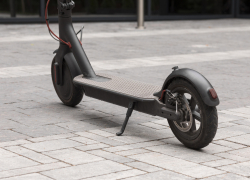 Езду на электросамокатах по улицам городов нужно ограничить – считает Бастрыкин