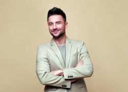 Испытанием назвал 9-часовую поездку на «Ласточке» из Сочи в Анапу певец Сергей Лазарев