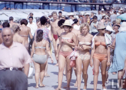 Приезжавшие в Анапу советские граждане предпочитали к светлому будущему идти без штанов