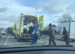 Жесткое ДТП произошло в районе Тарусин под Анапой с участием четырех машин
